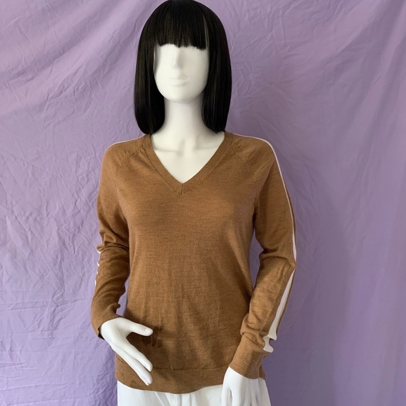 Banana Republic Beige Wool V-Neck Sweater - Picture 2 of 13